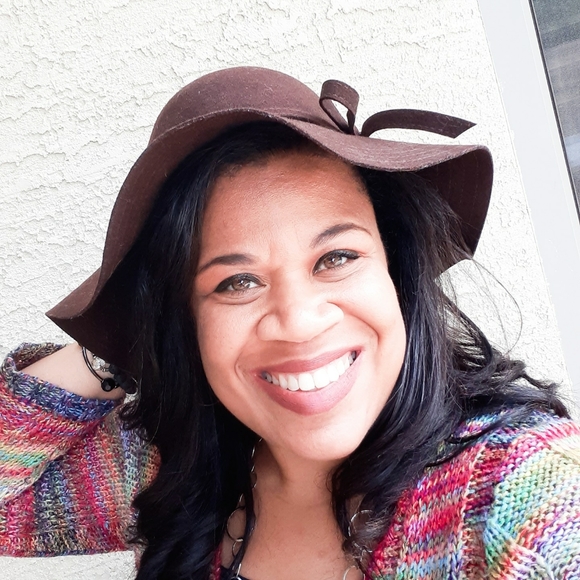 Welcome! Here is a bit About Me ♡ - Picture 1 of 6